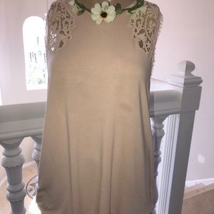 Vince Camuto women’s top size S